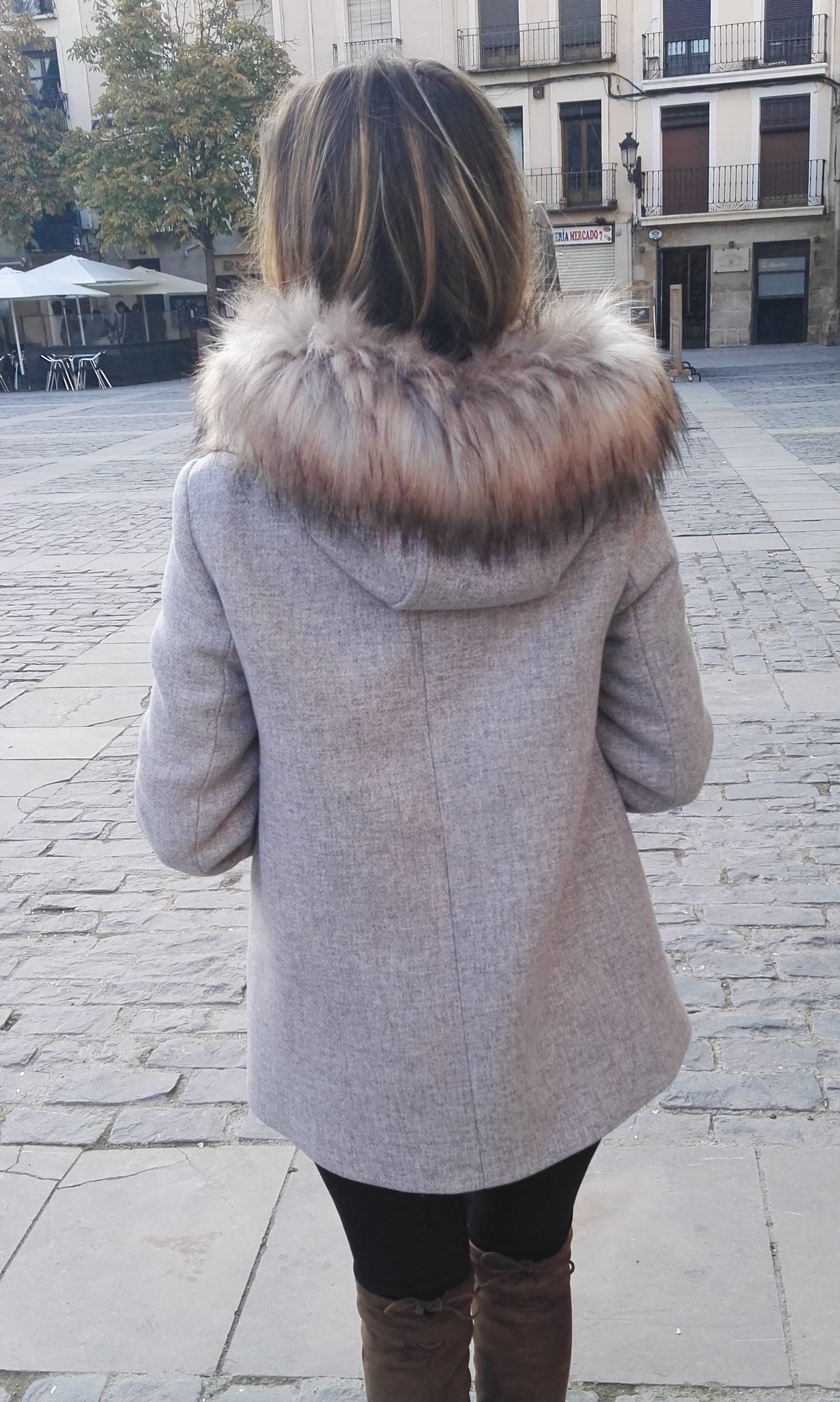 El abrigo gris – El nexxa